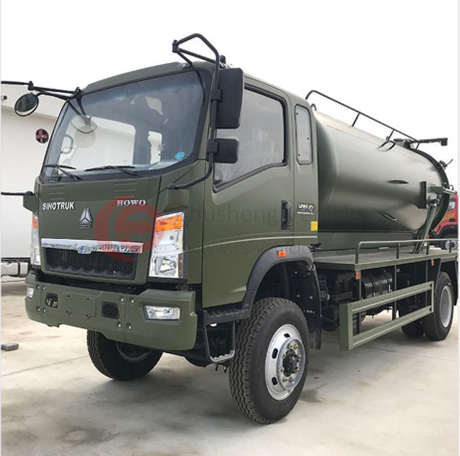 Howo 4 × 2 6*4 Vacú Pequeño camión cisterna de succión de aguas residuales en venta