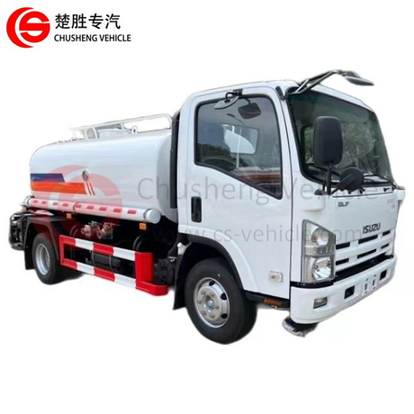 Camión cisterna con rociadores de agua ISUZU 4*2