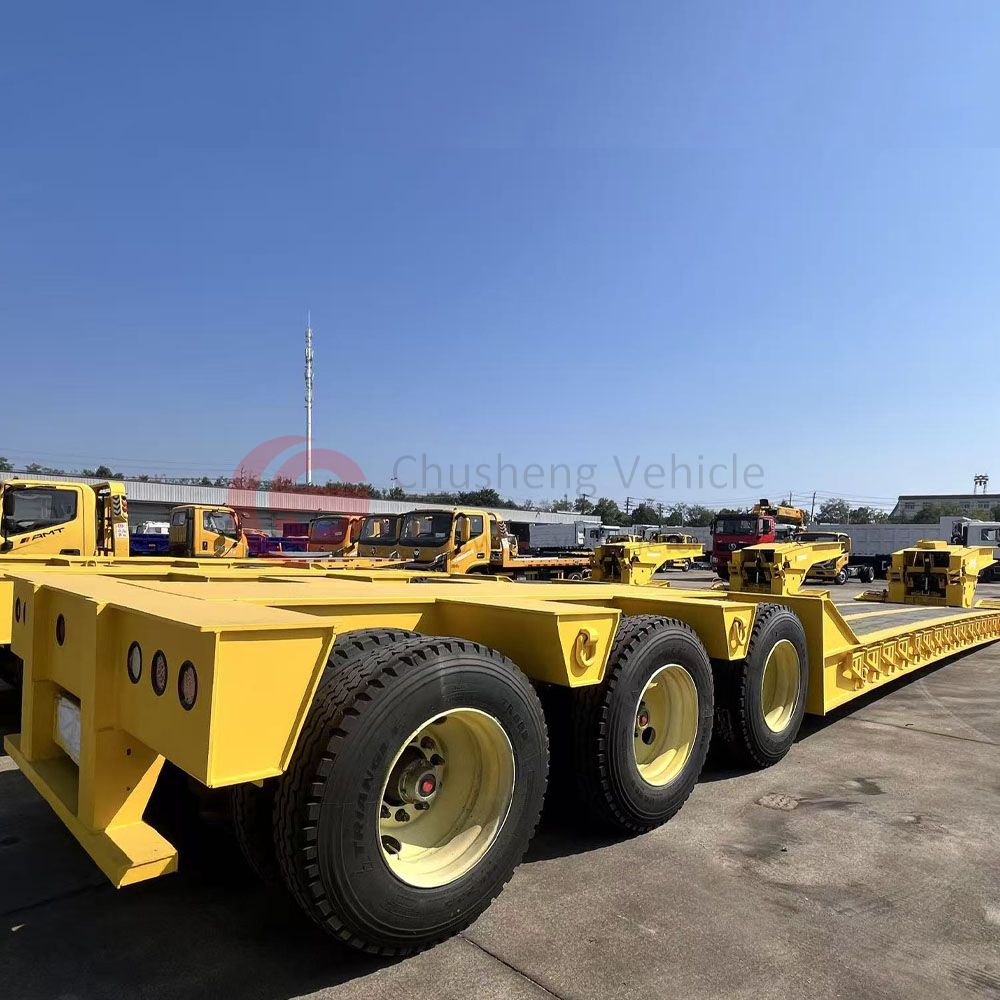 Semirremolques de plataforma baja: el 'equipo Steel Camel' de la logística pesada