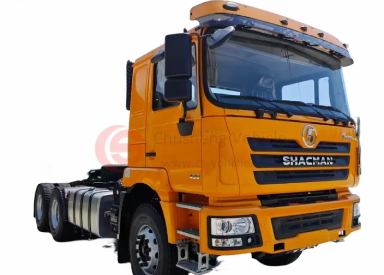 Remolques de camiones y tractores vs. Camiones semirremolque: ¿Cuál es la diferencia?