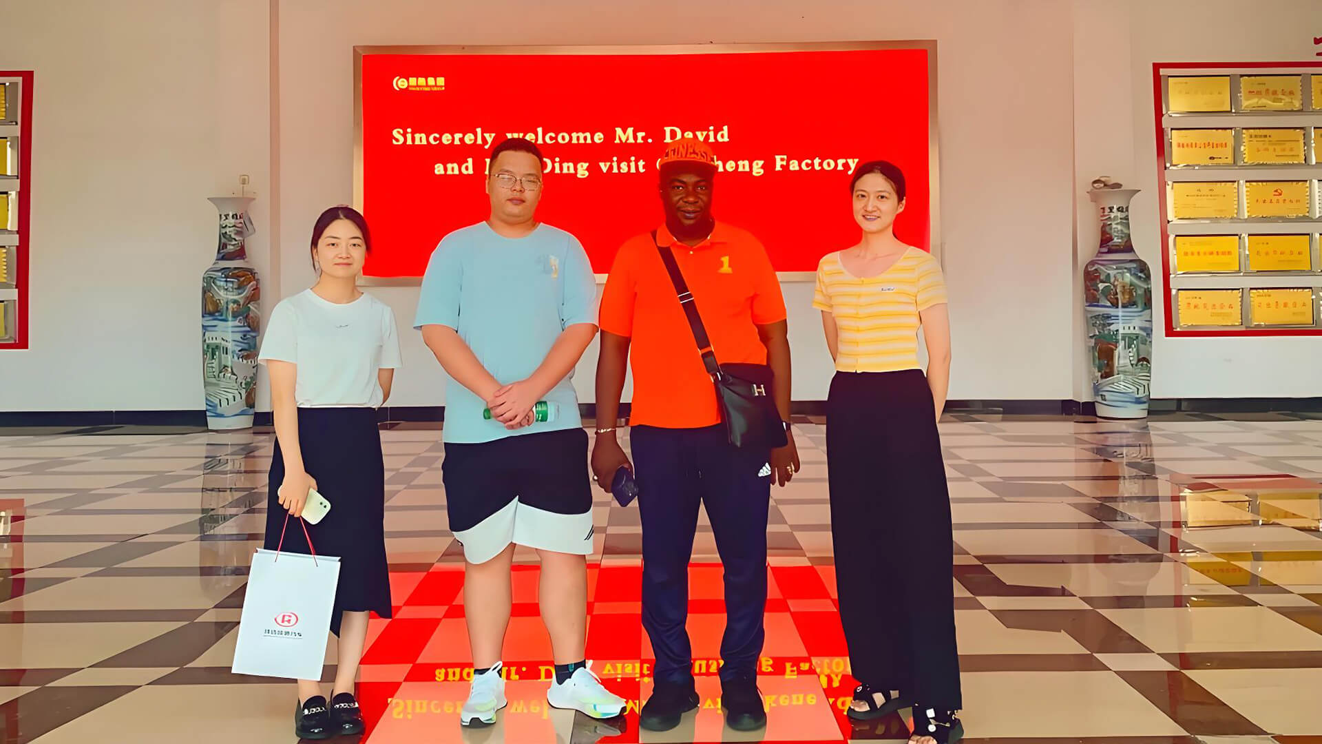 Camión de operación a gran altitud ISUZU de nuevo pedido de Camerún