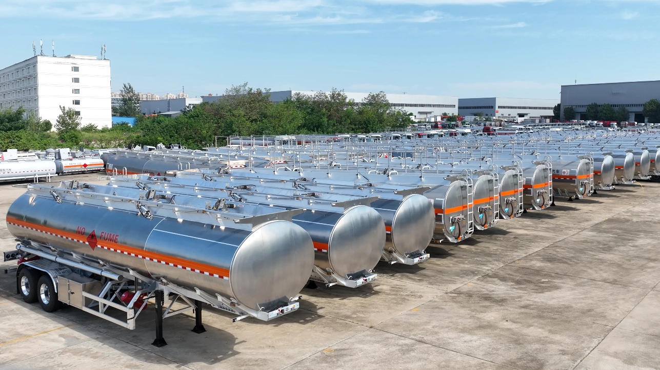 El camión semi de remolque de tanque de combustible de 1200 unidades 34000L al vehículo Perú Chusheng