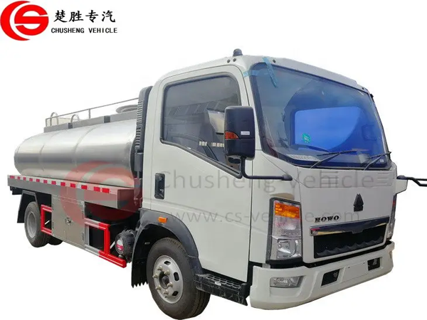 ¿Cómo se transporta la leche desde la granja hasta el procesador?