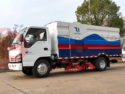 ¡El camión barredor de carreteras de alta presión ISUZU 600P 4X2 4000L de 5 unidades está listo para enviar!