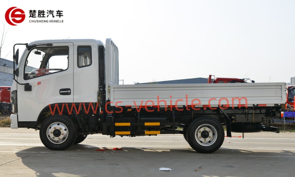 Cami&oacute;n con plataforma abatible Dongfeng-7 