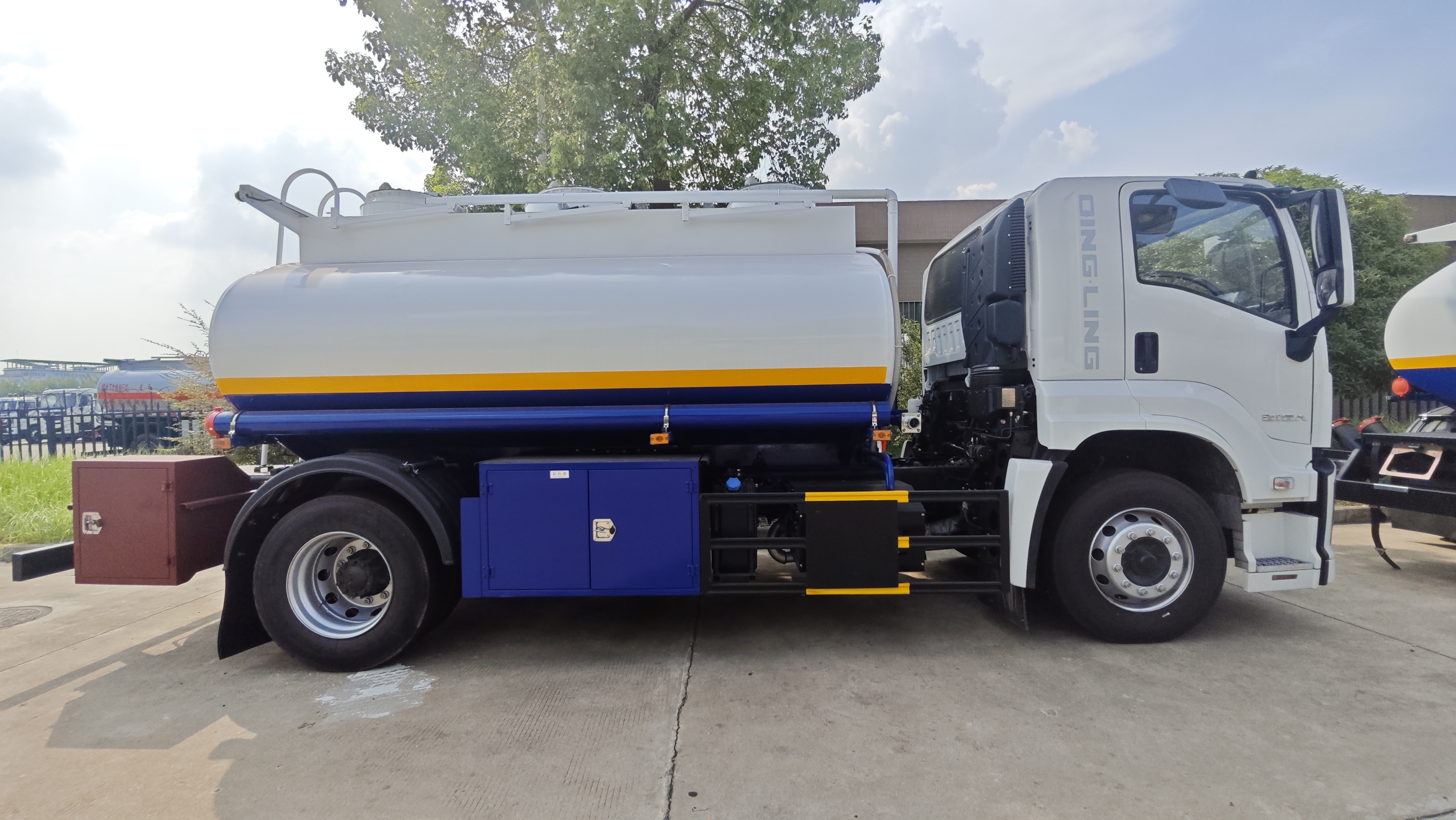 Cómo elegir un camión cisterna de combustible 4x2 para rutas regionales de diésel